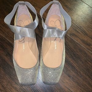 Jessica Simpson flats